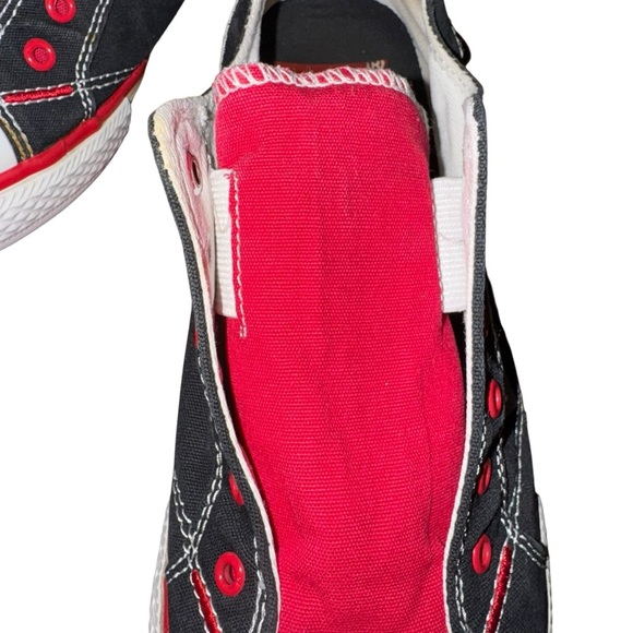 Levi’s Kids Size 6 Sneakers (10.5” X 3.5”) Canvas Upper Rubber sole EUC Red/Blk - Picture 3 of 7